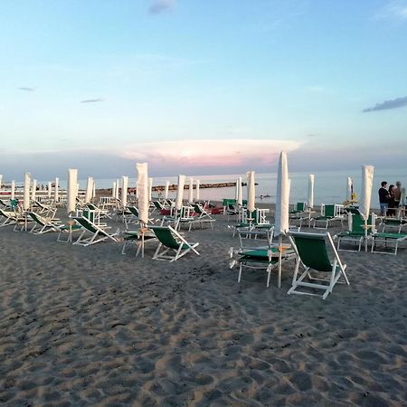 New Luxury 2Bdr Terrace, Views, Ac Apartment Marina Di Carrara Bagian luar foto