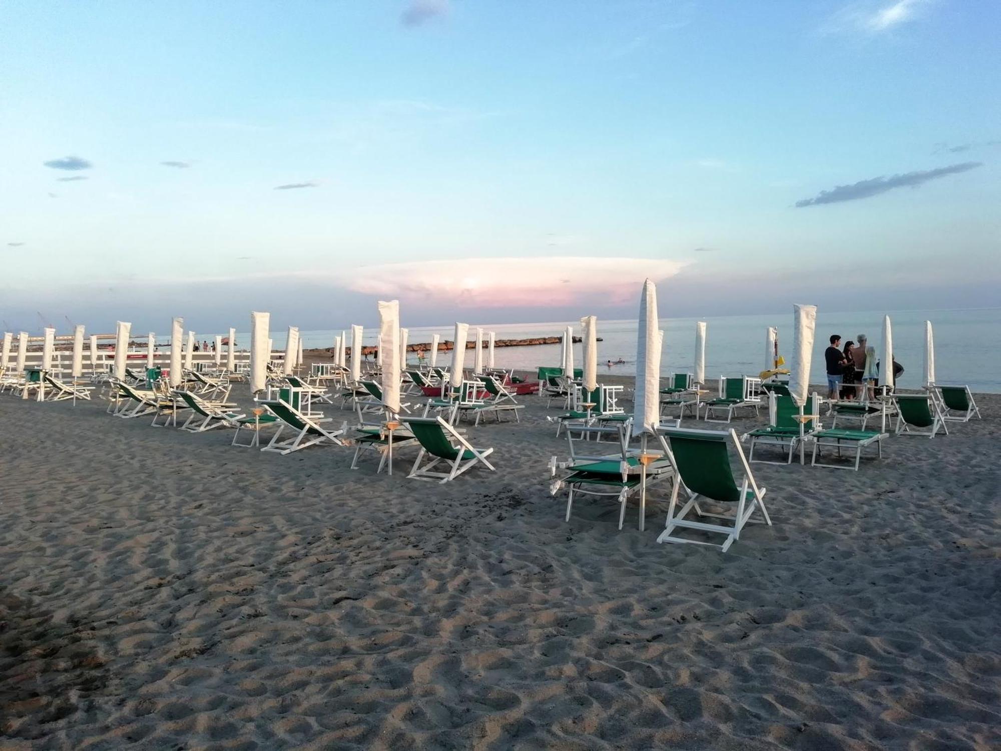 New Luxury 2Bdr Terrace, Views, Ac Apartment Marina Di Carrara Bagian luar foto