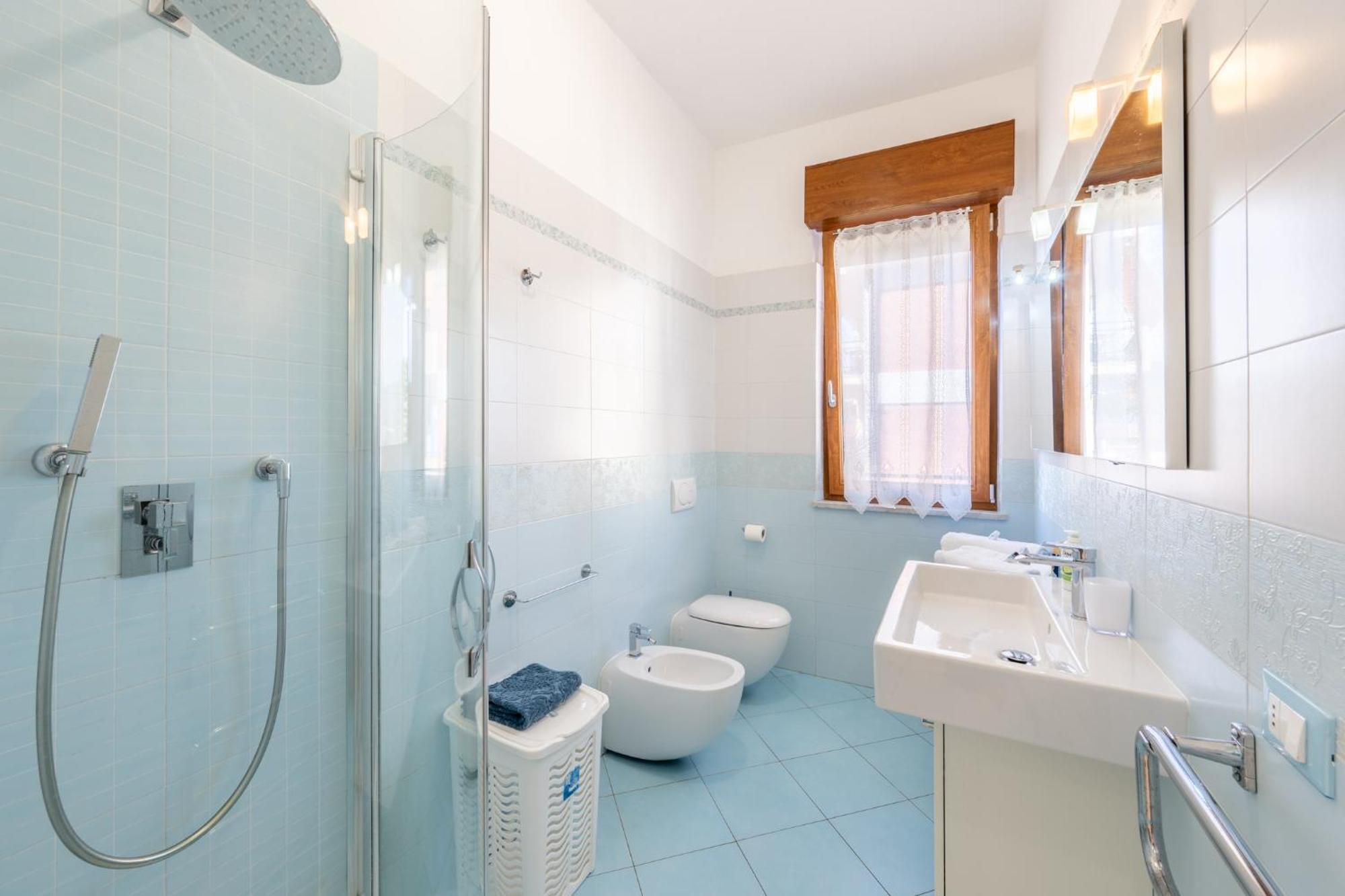 New Luxury 2Bdr Terrace, Views, Ac Apartment Marina Di Carrara Bagian luar foto