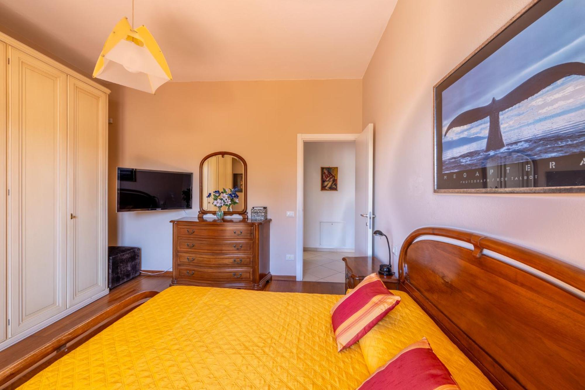 New Luxury 2Bdr Terrace, Views, Ac Apartment Marina Di Carrara Bagian luar foto
